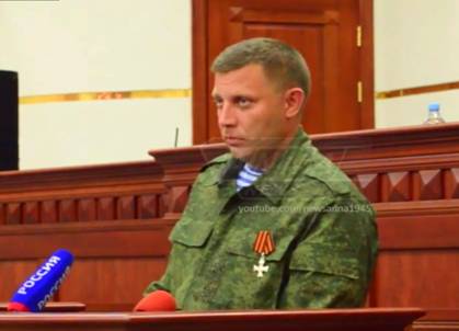 http://upload.wikimedia.org/wikipedia/commons/d/d0/Aleksandr_Zakharchenko_takes_an_oath_of_office_as_the_PM_of_Donetsk_People%27s_Republic.jpg