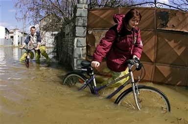 Наводнение в Европе. Фото:  АФП 2006, JOE KLAMAR.