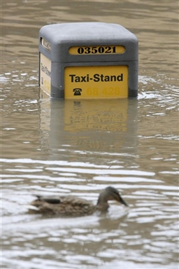 Наводнение в Европе. Фото:  АФП 2006, SEBASTIAN WILLNOW.